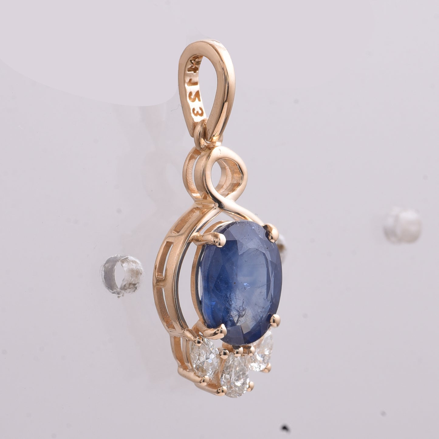2.09 Ct Oval Sapphire 14K Gold Pendant