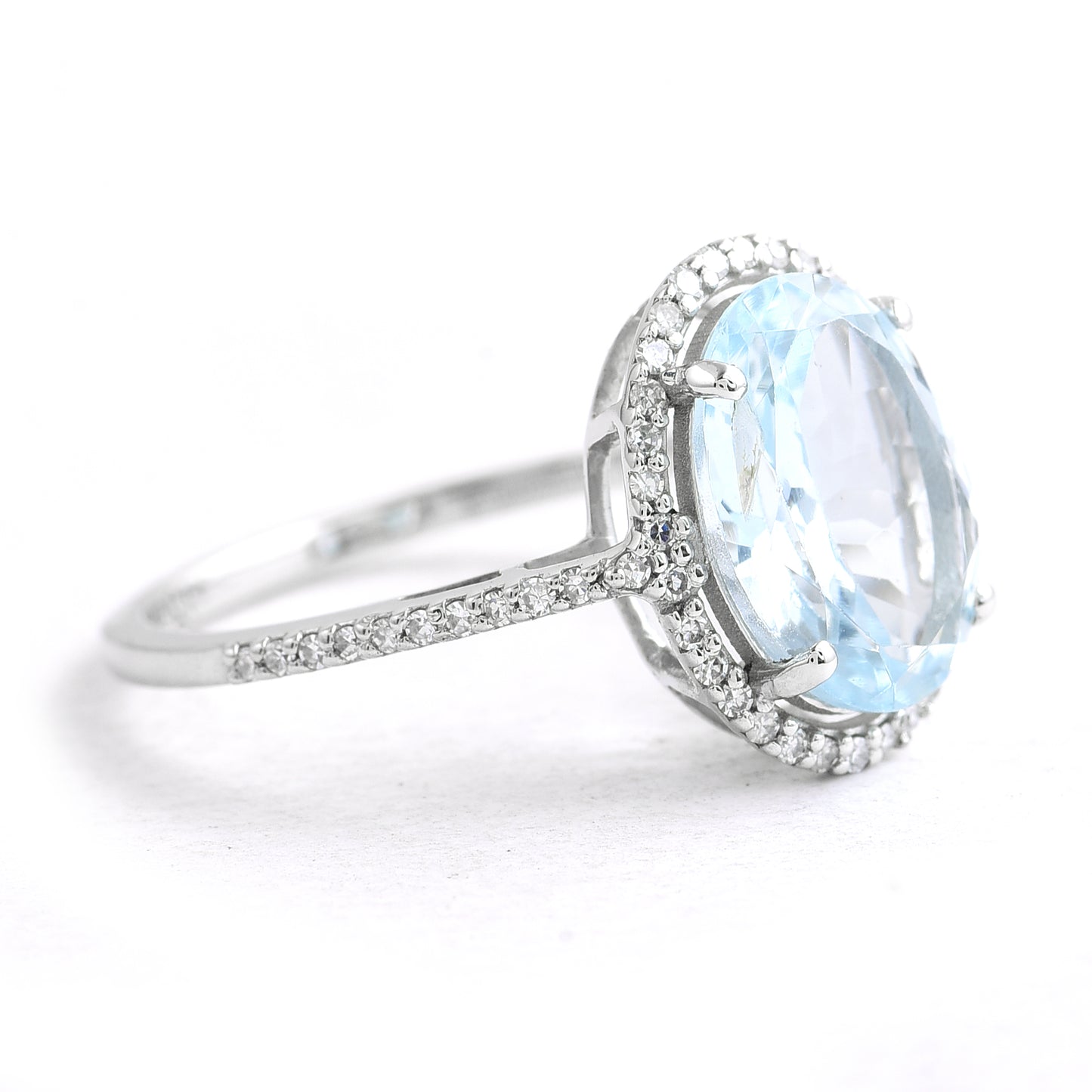 2.48 Ct Oval Aquamarine 950 Platinum Ring