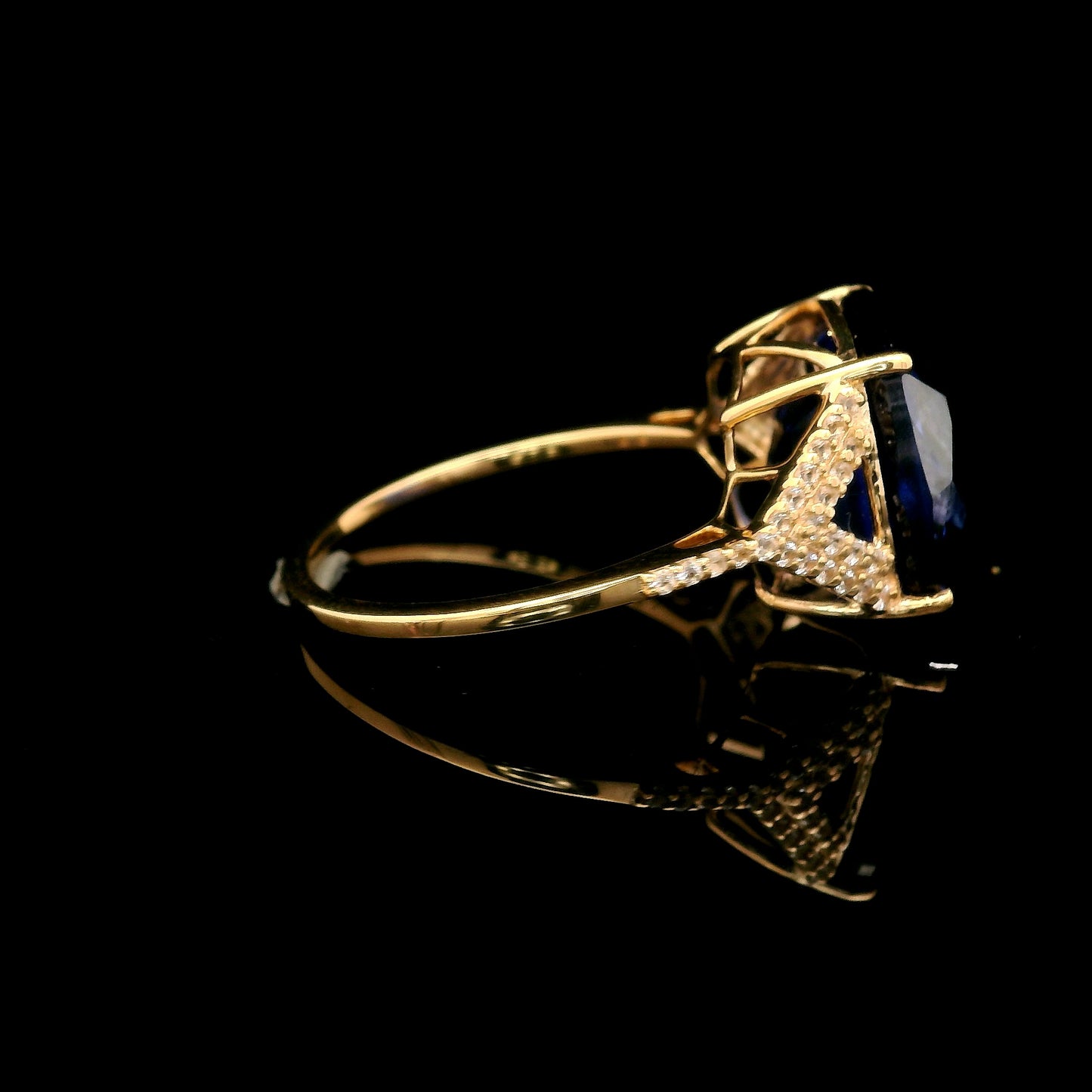 10.00 Ct Cushion Lab Grown Sapphire 14K Gold Ring