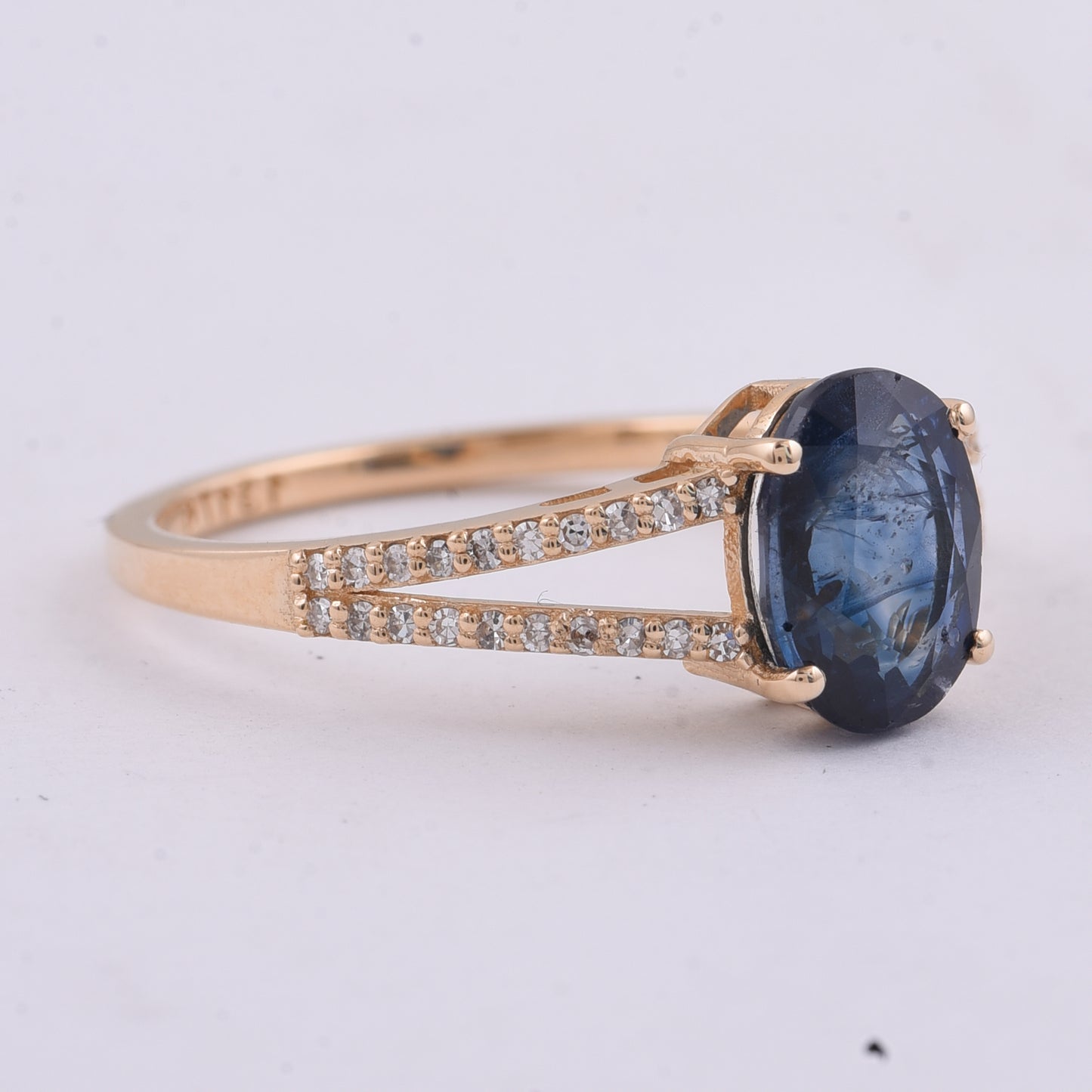 2.03 Ct Oval Natural Sapphire 14K Gold Ring