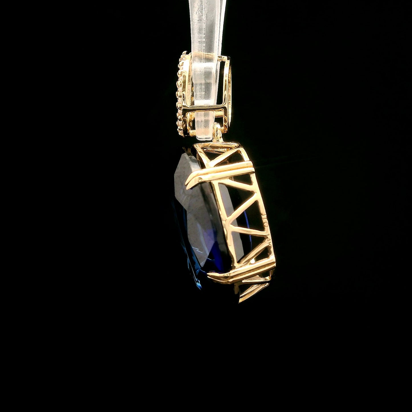 11.47 Ct Oval Mixed Cut Lab Grown Sapphire 14K Gold Pendant