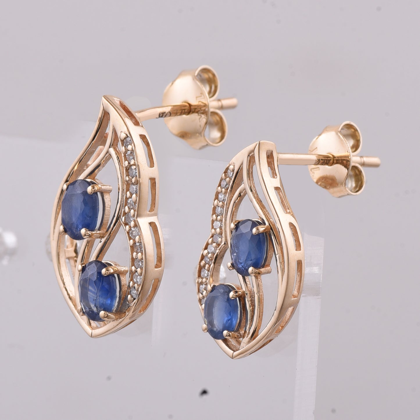 1.15 Ct Oval Natural Sapphire 14K Gold Earrings