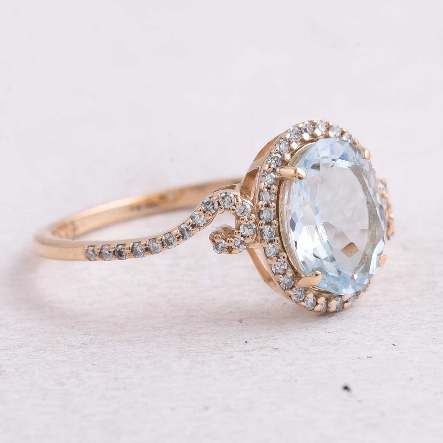 1.63 Ct Oval Mixed Cut Natural Aquamarine 14K Gold Ring