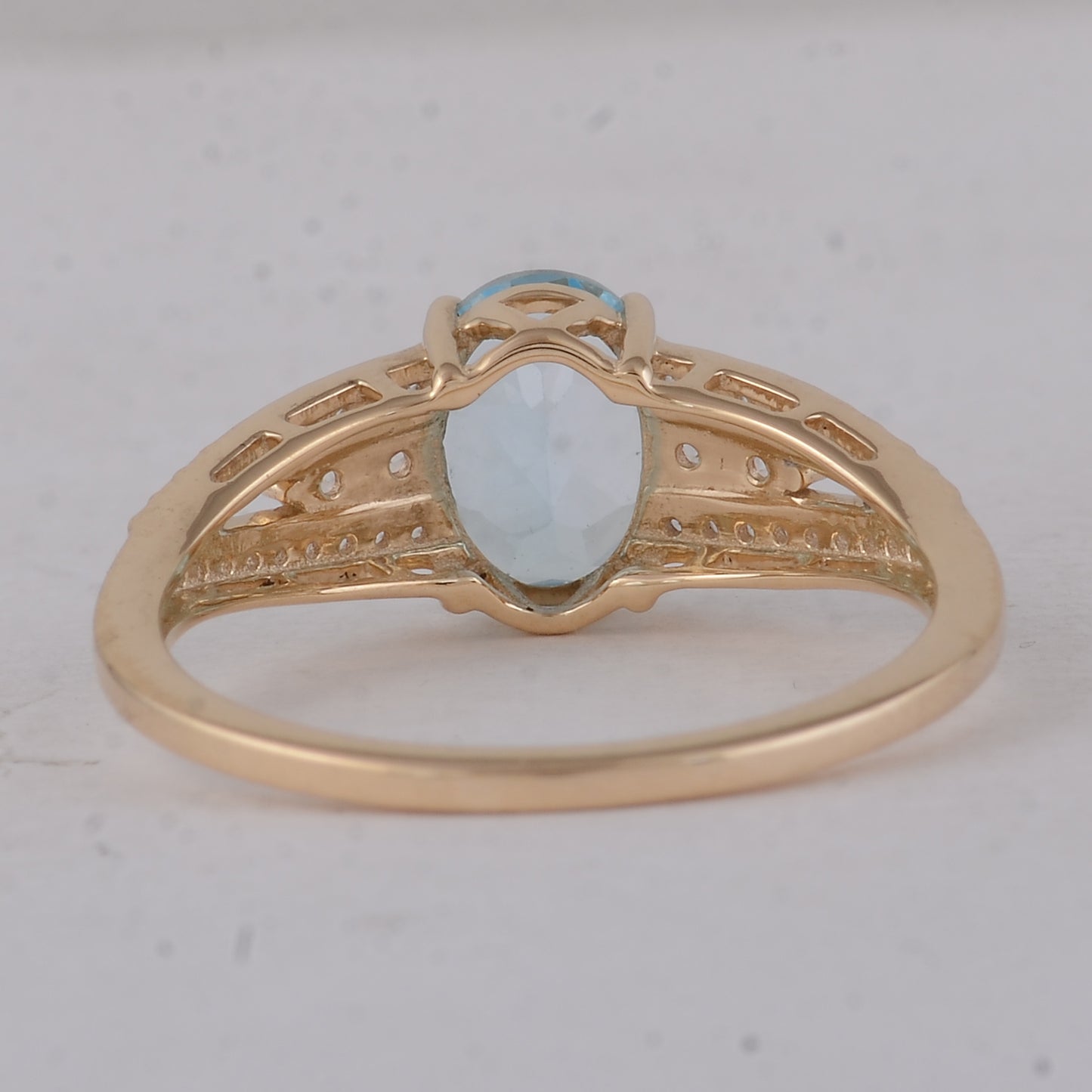 1.75 Ct Oval Blue Topaz 9K Gold Ring